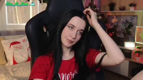 Snapshot of kiralilime chatting on 01.05.25 Kira online show from 01.05.25