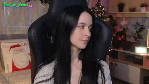 Snapshot of kiralilime chatting on 01.06.25 Kira online show from 01.06.25