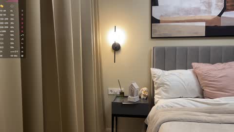 Snapshot of kiramystery chatting on 12.21.24 Kira online show from 12.21.24