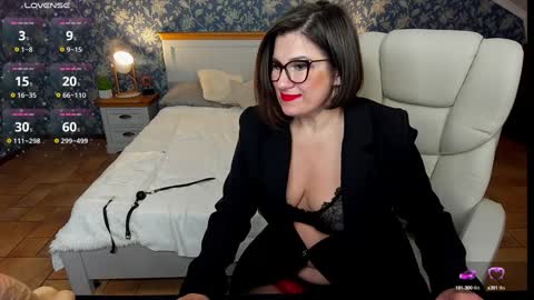 Snapshot of kiraroxx chatting on 01.20.25 Kira online show from 01.20.25