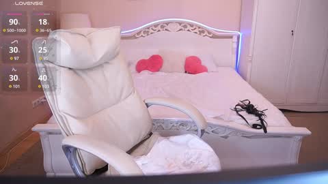 Snapshot of kiraroxx chatting on 01.21.25 Kira online show from 01.21.25