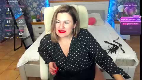 Snapshot of kiraroxx chatting on 03.08.25 Kira online show from 03.08.25