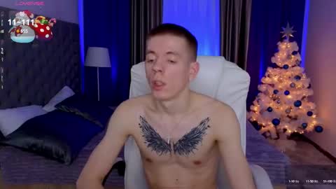 Snapshot of kireev_ chatting on 12.22.24 online show from 12.22.24