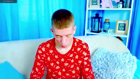 Snapshot of kireev_ chatting on 12.28.24 online show from 12.28.24