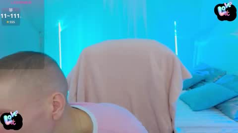 Snapshot of kireev_ chatting on 10.16.25 online show from 10.16.25