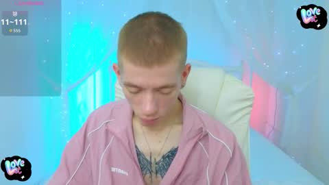 Snapshot of kireev_ chatting on 10.25.25 online show from 10.25.25