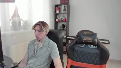 Snapshot of kirill_20_cm chatting on 02.05.25 Kirill and Andrey online show from 02.05.25