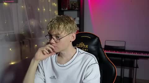 Snapshot of kirill_20_cm chatting on 03.05.25 Kirill and Andrey online show from 03.05.25