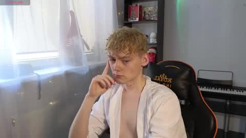 Snapshot of kirill_20_cm chatting on 03.10.25 Kirill and Andrey online show from 03.10.25