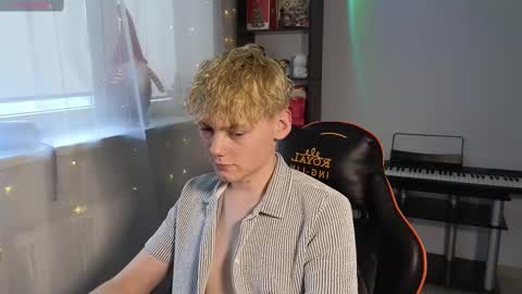 Snapshot of kirill_20_cm chatting on 03.10.25 Kirill and Andrey online show from 03.10.25