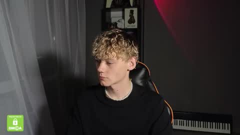 Snapshot of kirill_20_cm chatting on 09.12.25 Kirill and Andrey online show from 09.12.25