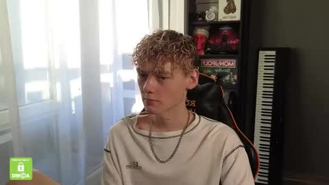 Snapshot of kirill_20_cm chatting on 09.15.25 Kirill and Andrey online show from 09.15.25