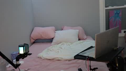 Onya online show from 02.20.25