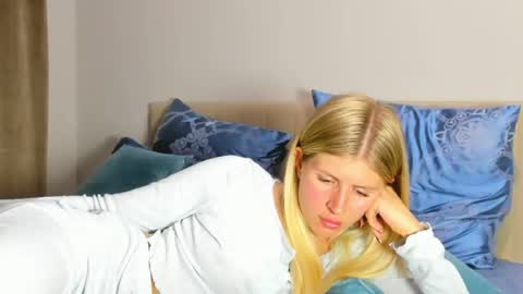 Snapshot of kirraa_ chatting on 05.22.26 Kira online show from 05.22.26