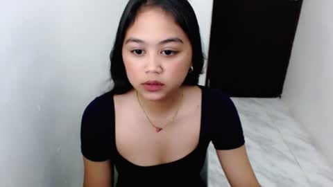 Snapshot of kisses_avery chatting on 06.15.26 kisses_avery online show from 06.15.26