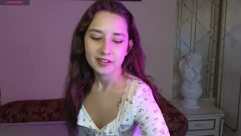 Snapshot of kisses_eva chatting on 09.25.25 Hot Eva online show from 09.25.25