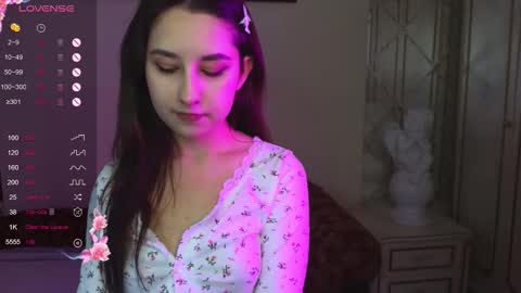 Snapshot of kisses_eva chatting on 10.10.25 Hot Eva online show from 10.10.25