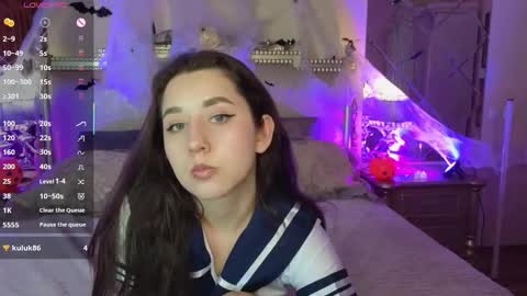 Snapshot of kisses_eva chatting on 10.17.25 Hot Eva online show from 10.17.25