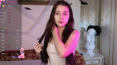 Snapshot of kisses_eva chatting on 11.12.25 Hot Eva online show from 11.12.25