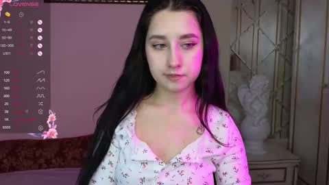 Snapshot of kisses_eva chatting on 11.26.25 Hot Eva online show from 11.26.25