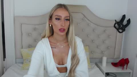 Snapshot of kissnatalie chatting on 09.15.25 Natalie online show from 09.15.25