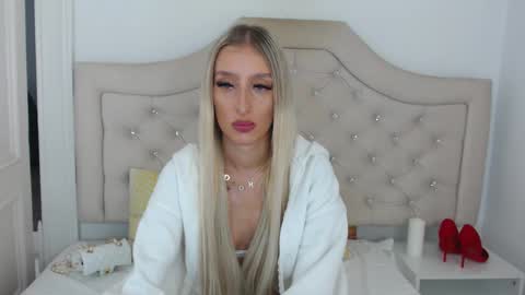 Snapshot of kissnatalie chatting on 09.17.25 Natalie online show from 09.17.25