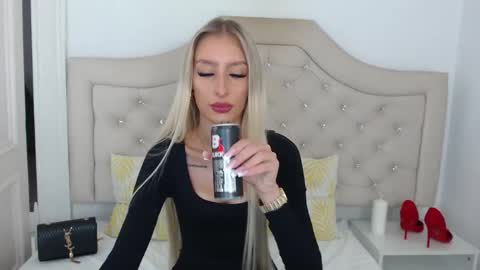 Snapshot of kissnatalie chatting on 09.18.25 Natalie online show from 09.18.25