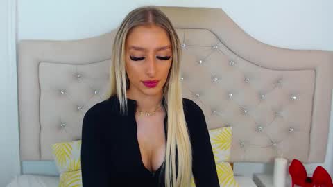 Snapshot of kissnatalie chatting on 11.21.25 Natalie online show from 11.21.25