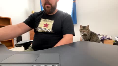 Snapshot of kitanko chatting on 10.04.25 Hunter online show from 10.04.25