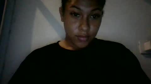 Snapshot of kitra_new chatting on 10.29.25 kitra_new online show from 10.29.25