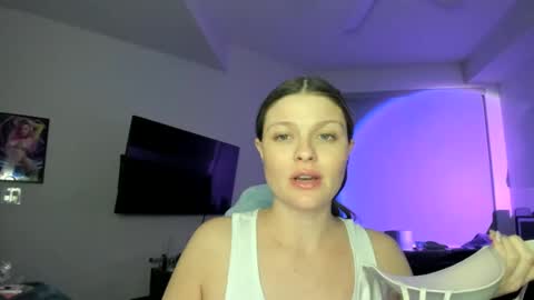 Serina Chan online show from 01.11.25