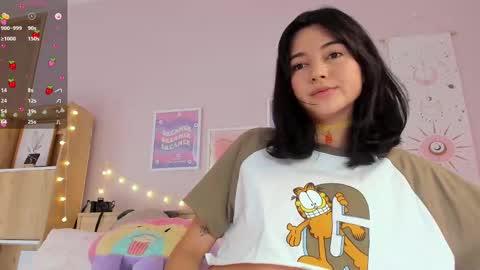 Snapshot of kittenmoon_ chatting on 10.03.25 online show from 10.03.25