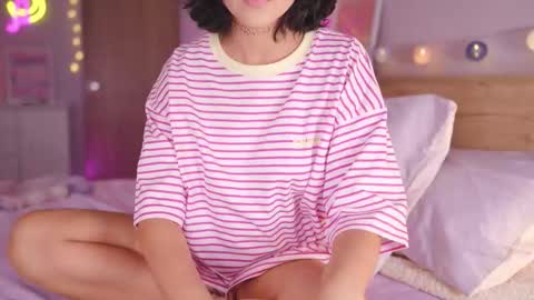 Snapshot of kittenmoon_ chatting on 12.16.25 online show from 12.16.25