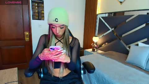 Kittie Vixen online show from 04.25.26