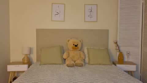 Snapshot of kitty_ange1l chatting on 10.22.25 kitty_ange1l online show from 10.22.25