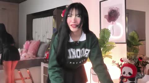 Snapshot of kitty_eliffe chatting on 02.04.26 kitty online show from 02.04.26