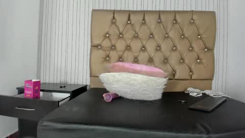 kitty eloays online show from 04.30.26