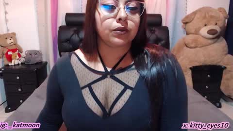 Snapshot of kitty_eyes chatting on 02.23.26 kitty online show from 02.23.26