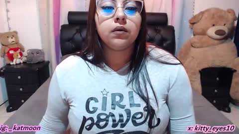 Snapshot of kitty_eyes chatting on 02.23.26 kitty online show from 02.23.26