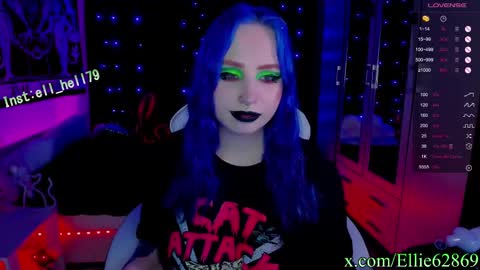 Hey  Im Ellie  if you like me and like my show give me a thumbs up hehe online show from 03.09.25