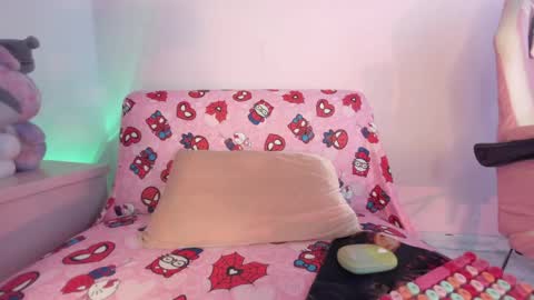 Snapshot of kitty_kryss chatting on 04.22.26 kitty_kryss online show from 04.22.26