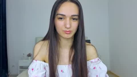 Snapshot of kitty_mi1a chatting on 06.20.26 Elena online show from 06.20.26