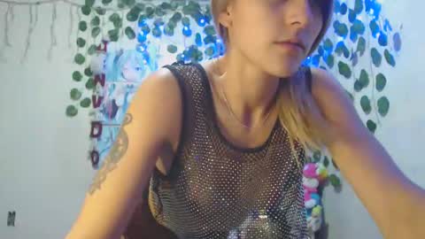 Daniela Ferreira online show from 12.23.24