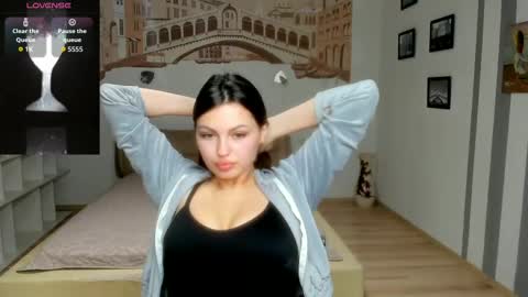 Snapshot of kitty_shenson chatting on 11.28.25 Kate online show from 11.28.25