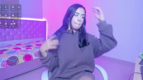 Snapshot of kitty_violet11 chatting on 01.12.26 kitty_violet11 online show from 01.12.26