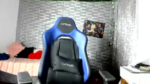 Snapshot of kitty_violet_ chatting on 06.27.26 violet online show from 06.27.26