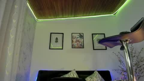 Kendall Saray   online show from 02.14.25