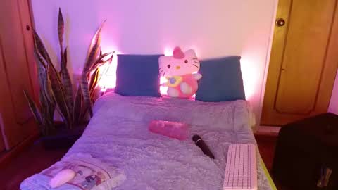 LAURA  help me reach 100likes online show from 09.13.25