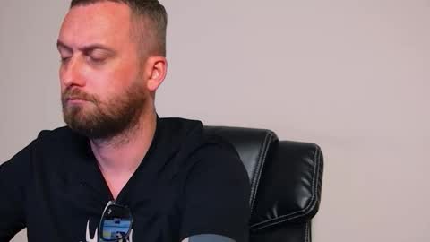 Snapshot of kittydom6969 chatting on 09.22.25 Your Owner online show from 09.22.25