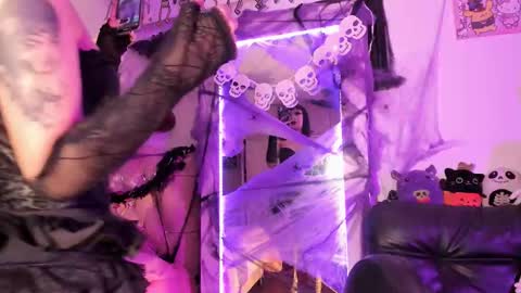 Snapshot of kittygoth_ chatting on 10.02.25 Kitty Goth online show from 10.02.25